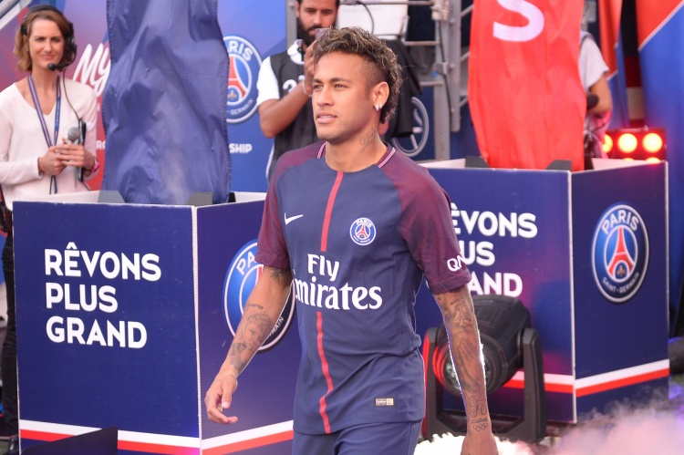 老主顾！世体：巴黎十年来从巴萨买人共费3.33亿欧，内马尔占2/3