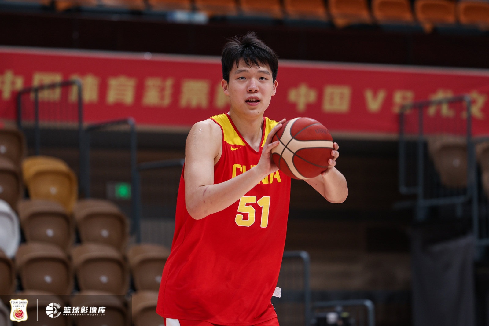 媒体人：杨瀚森将与男篮会合 预计会出现在17日对新西兰比赛场边